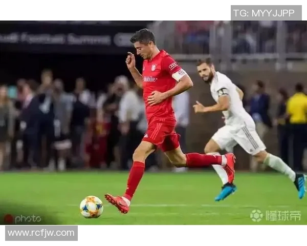 足球明星纳尔多的传奇之路与他对足球的热爱与奉献